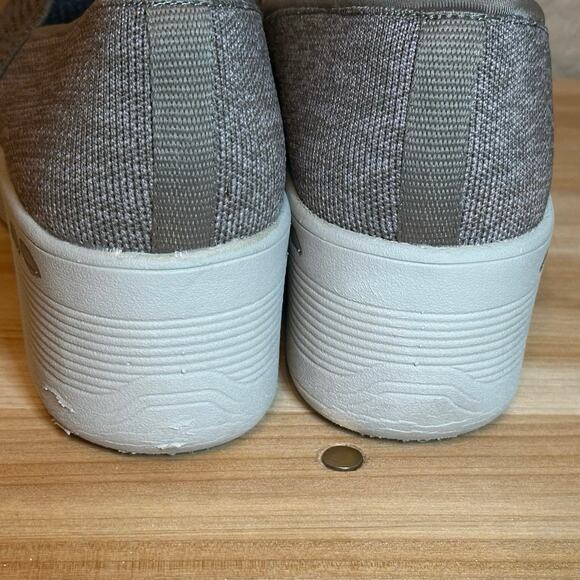 Skecher air cooled memory foam comfortable taupe wedge slip ons size 9 - Picture 2 of 6
